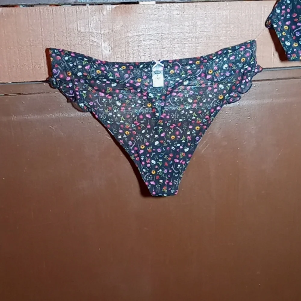 NWT Feminine Parade Multiple sizes sexy Black Floral Padded Underwire bra  Thong - Picture 3 of 13